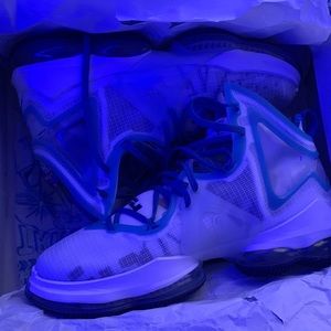 LEBRON XIX 11.5